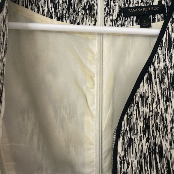 Sheath-style business professional dress from Banana Republic - Picture 3 of 6